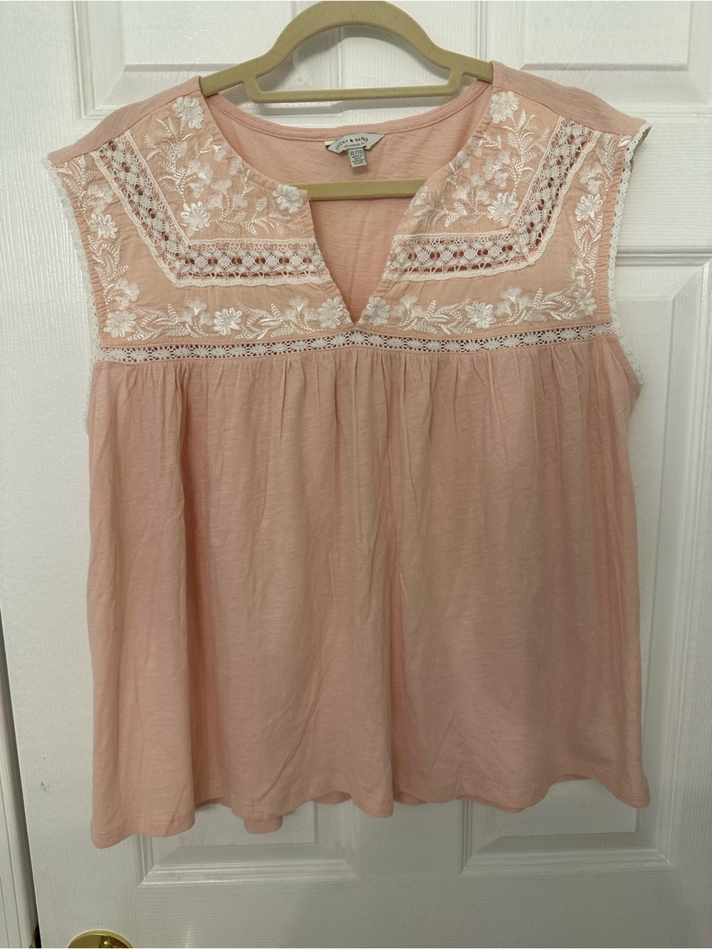Lucky Brand Blush Pink Sleeveless Embroidered V-Neck Camisole
